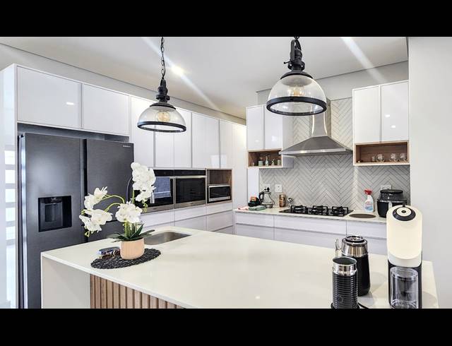 4 BEDROOM FREEHOLD TO LET IN SANDOWN